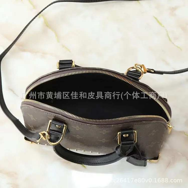 Louis Vuitton Cross-border new shell bag, classic presbyopic handbag, light luxury single shoulder crossbody bag, large capacity women's bag