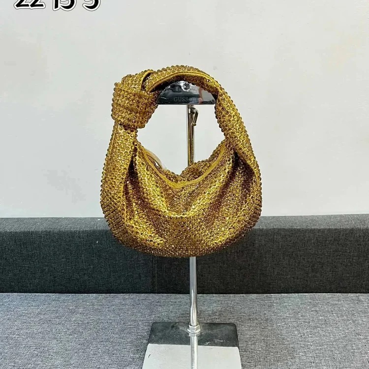 New trendy and high-end fashionable large-capacity commuter shoulder bag for women 637 image 2