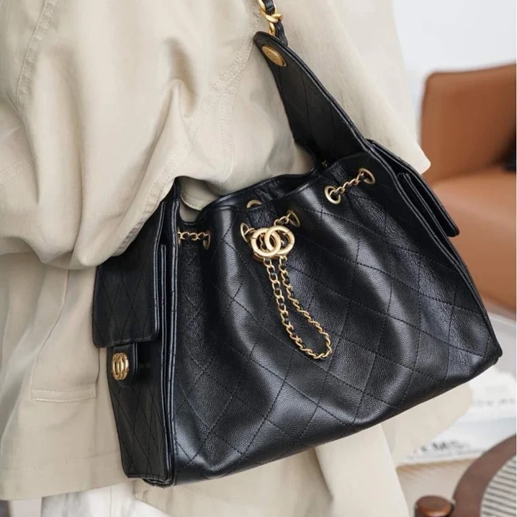 2025 new first-layer cowhide small fragrant rhombus hobo chain armpit bag large capacity fashionable commuter shoulder bag