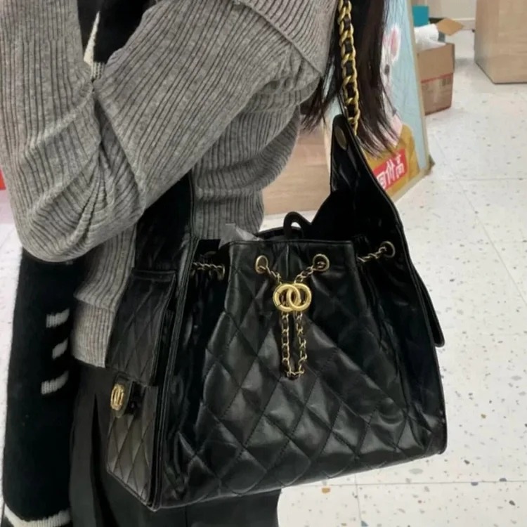 2025 new first-layer cowhide small fragrant rhombus hobo chain armpit bag large capacity fashionable commuter shoulder bag