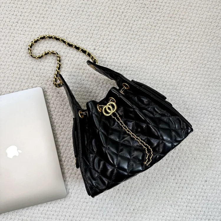 2025 new first-layer cowhide small fragrant rhombus hobo chain armpit bag large capacity fashionable commuter shoulder bag