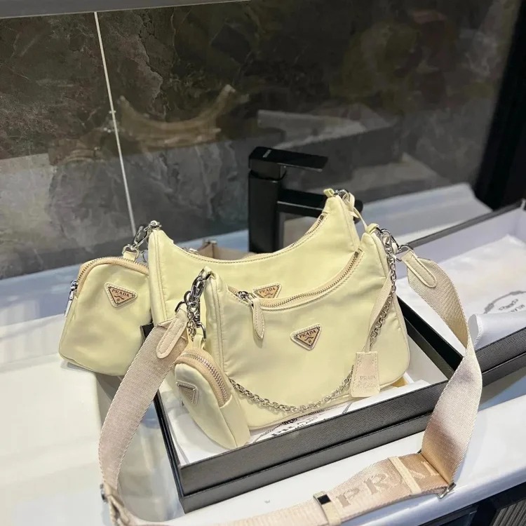 Classic versatile crossbody bag 011