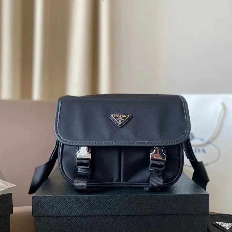Classic versatile crossbody bag 011