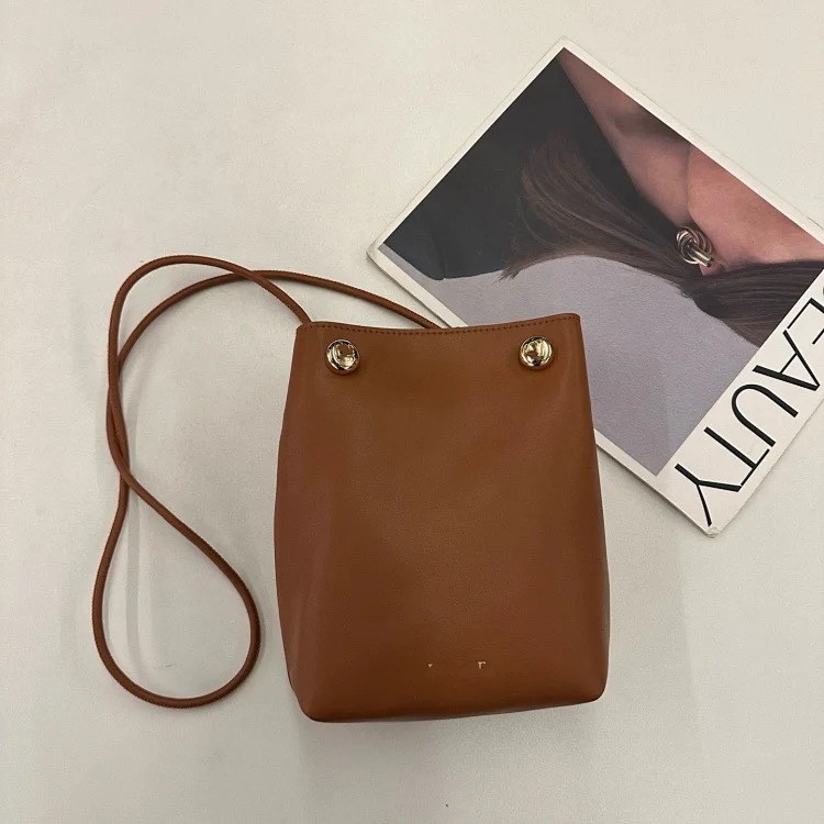 Pebble mobile phone bag 2025 new leather bucket fashion simple and exquisite one-shoulder cross-body small bag fashionable