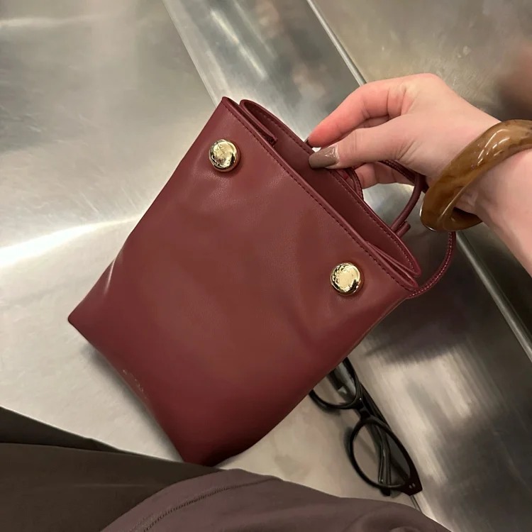 Pebble mobile phone bag 2025 new leather bucket fashion simple and exquisite one-shoulder cross-body small bag fashionable