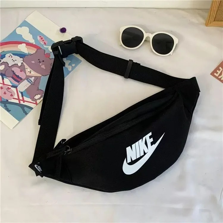 Fashionable and versatile shoulder bag