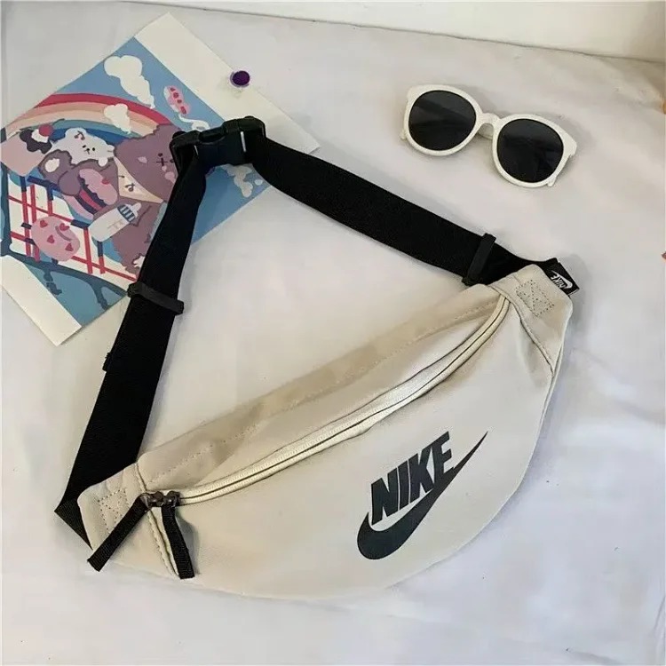 Fashionable and versatile shoulder bag
