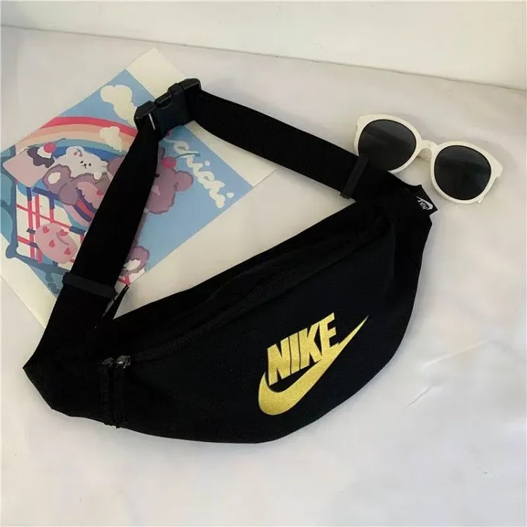 Fashionable and versatile shoulder bag