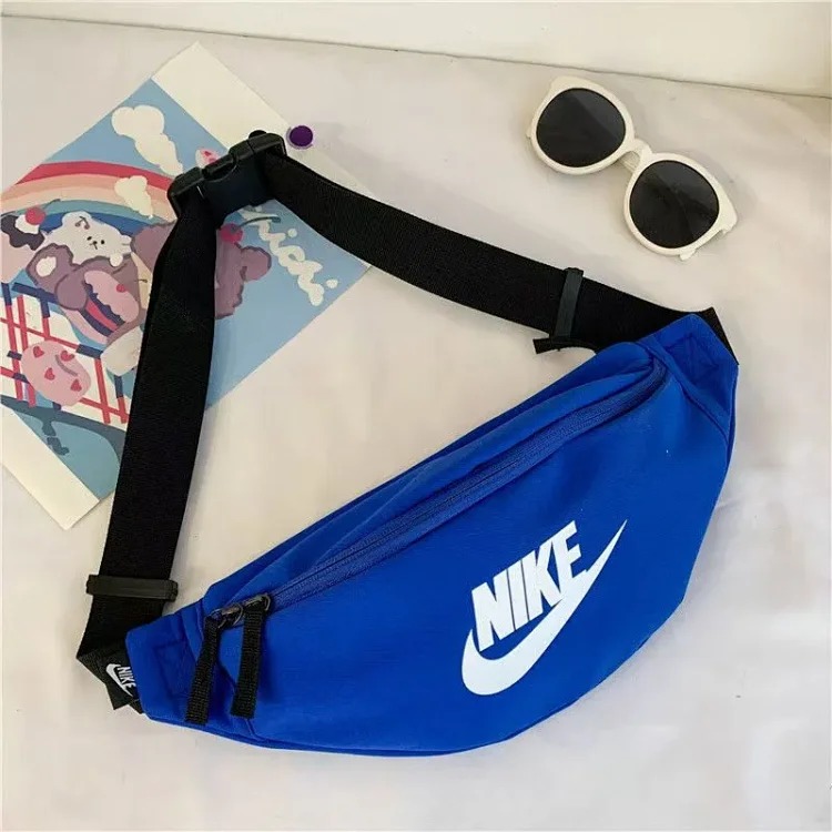 Fashionable and versatile shoulder bag