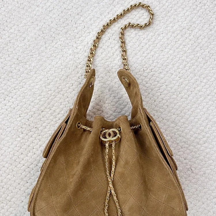 2025 new first-layer cowhide small fragrant rhombus hobo chain armpit bag large capacity fashionable commuter shoulder bag