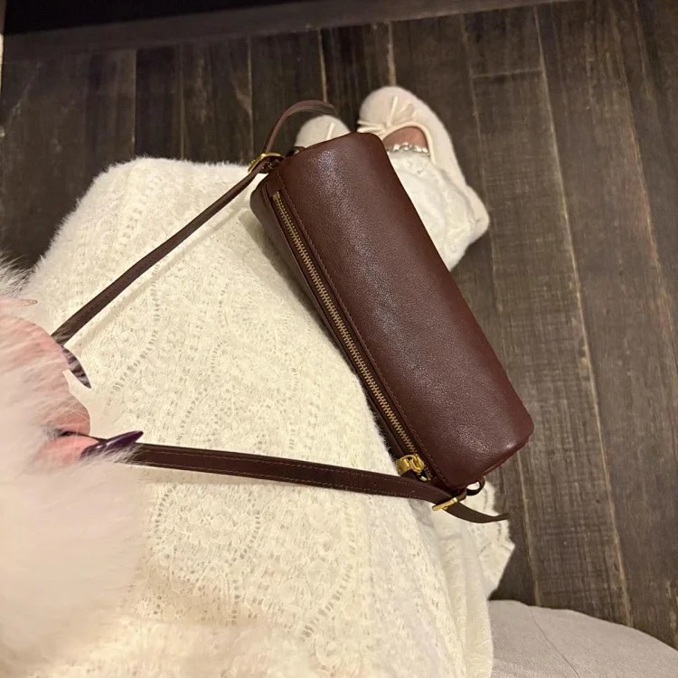 2026 new high-end genuine leather horse hair cow pattern pen holder bag, fashionable and versatile one-shoulder cross-body hand-carrying small bag