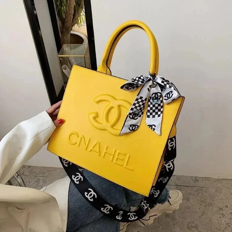 Small fragrant style tote bag for women 2023 new large-capacity high-end crossbody women's bag fashionable commuter handbag
