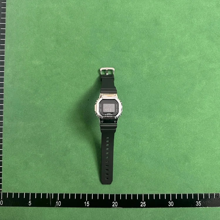 Trendy and versatile watch 01
