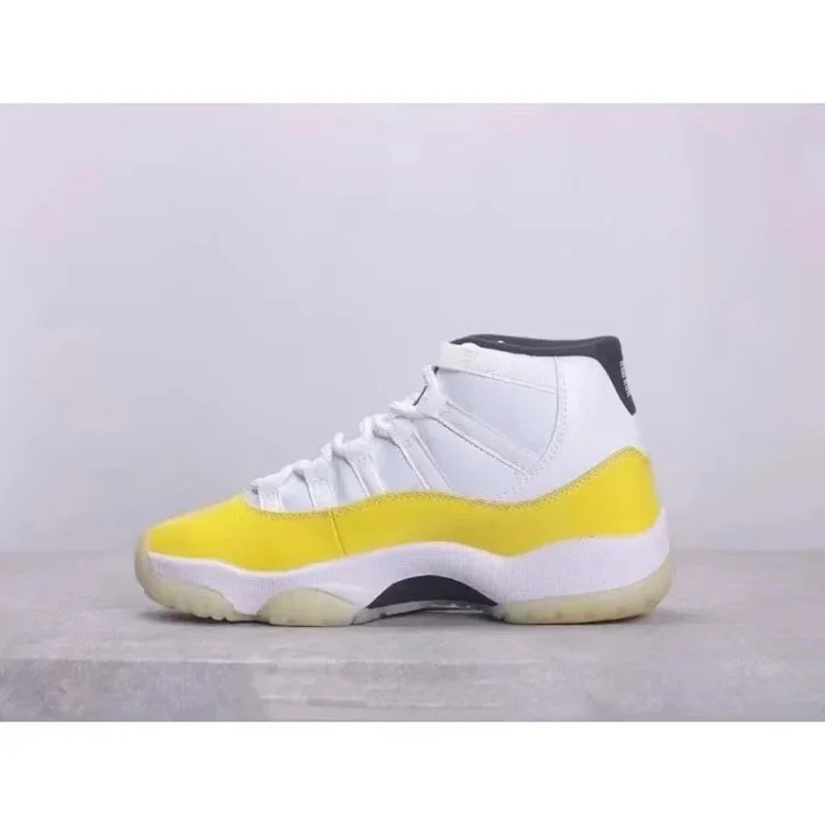 Fashionable Sneakers 12
