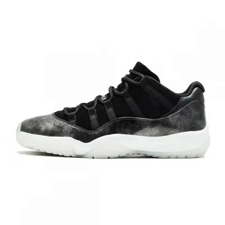 Fashionable Sneakers 12