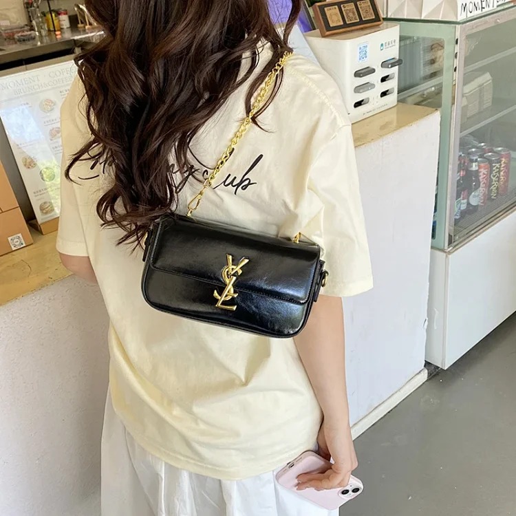 Fendi High-end texture underarm women's bag 2026 new glossy trendy handbag, versatile, fashionable, simple, foreign style baguette bag