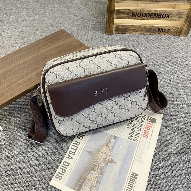 Men's crossbody bag, high-end casual shoulder bag, fashionable and versatile camera bag, trendy brand logo letter small square bag image 4