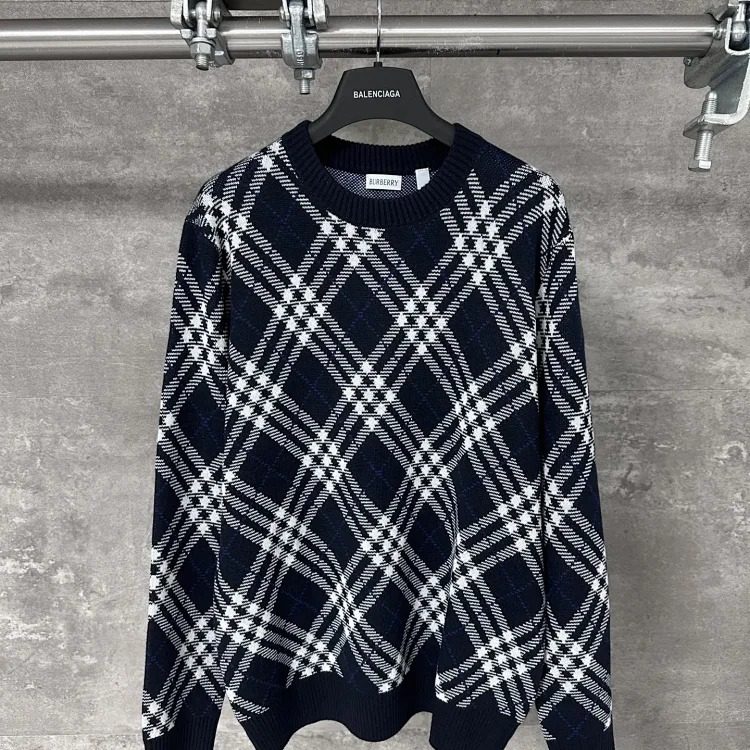 Autumn and winter fashionable round neck sweatshirt 02