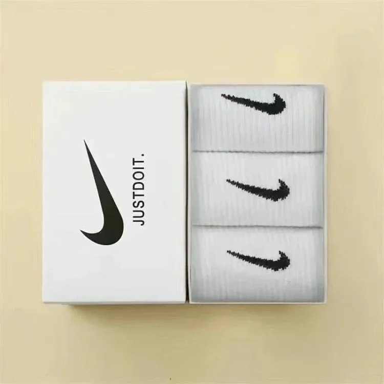 Fashionable and trendy warm socks DB image 3
