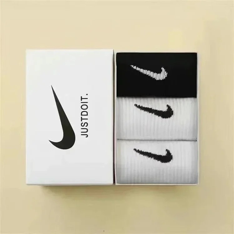 Fashionable and trendy warm socks DB image 5