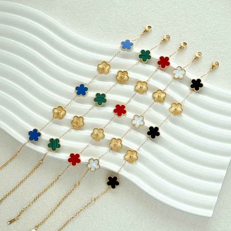 Four-leaf clover bracelet