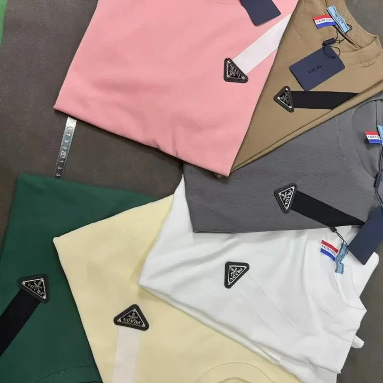 Plain shorts and short sleeves