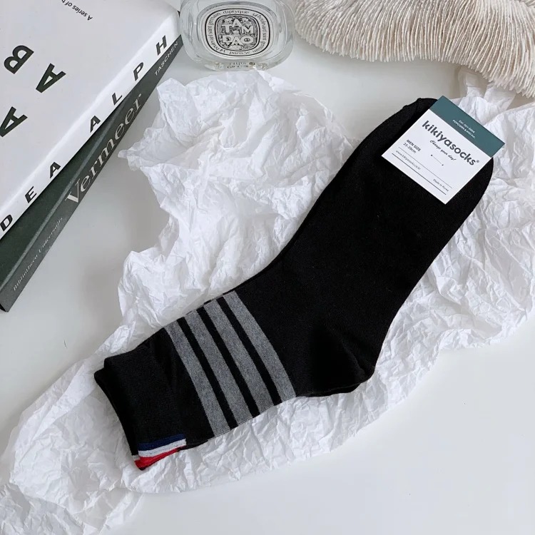 Thom Browne Autumn and winter classic TB socks for men and women couples mid-calf cotton striped four-bar black and gray stockings ins trendy socks