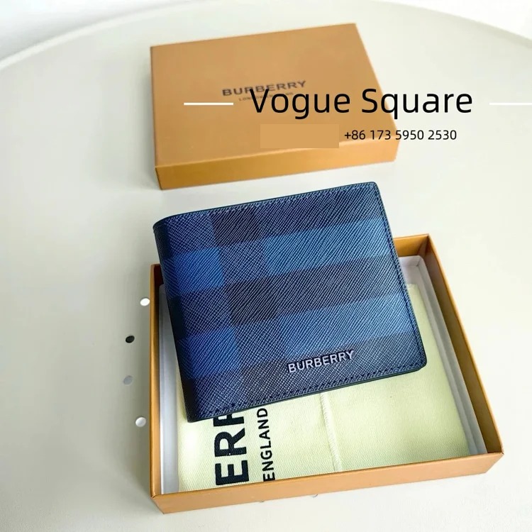 Br wallet made of plaid and leather