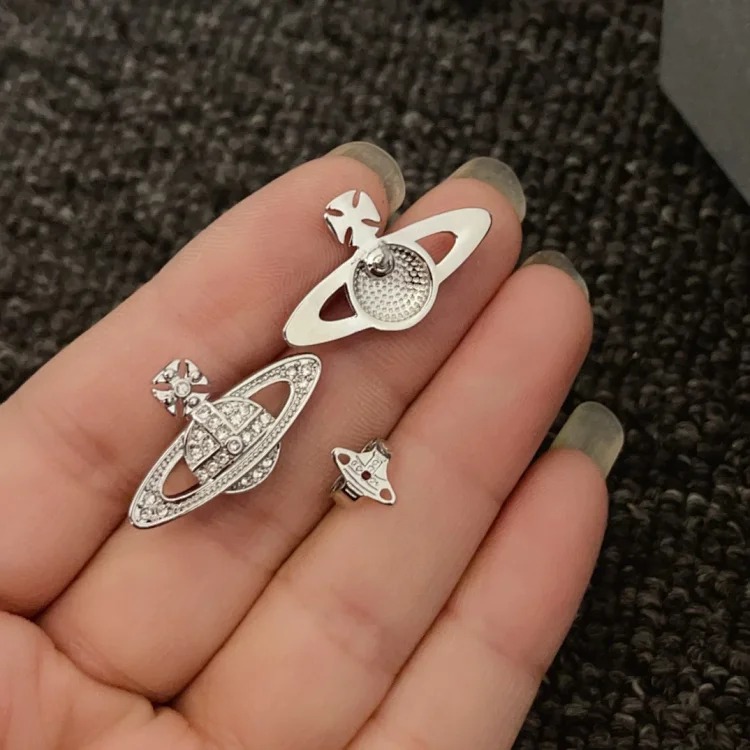 Vv earrings box packaging