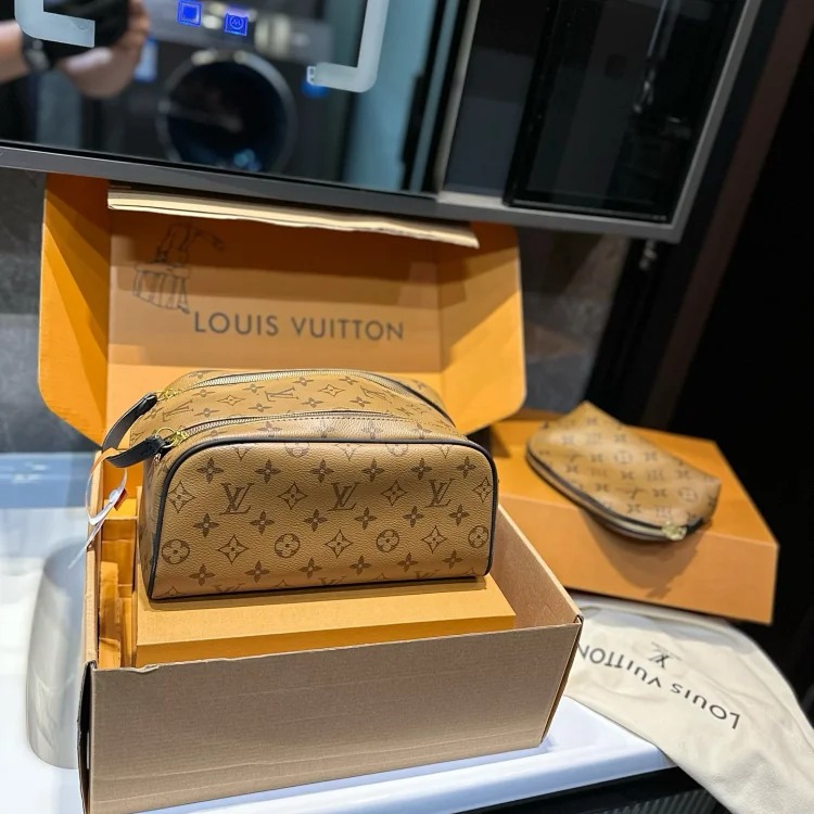 L toiletry bag 26x14x15