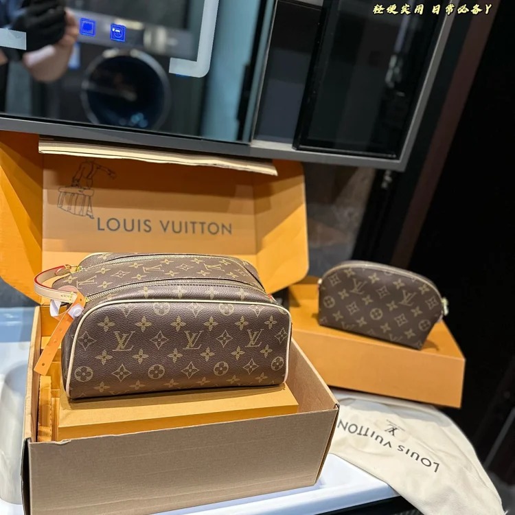 L toiletry bag 26x14x15