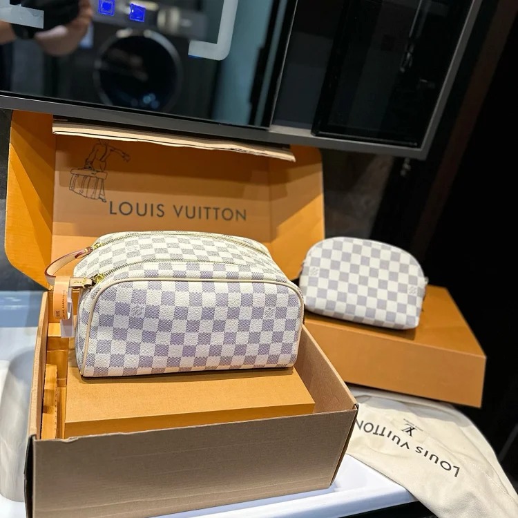 L toiletry bag 26x14x15