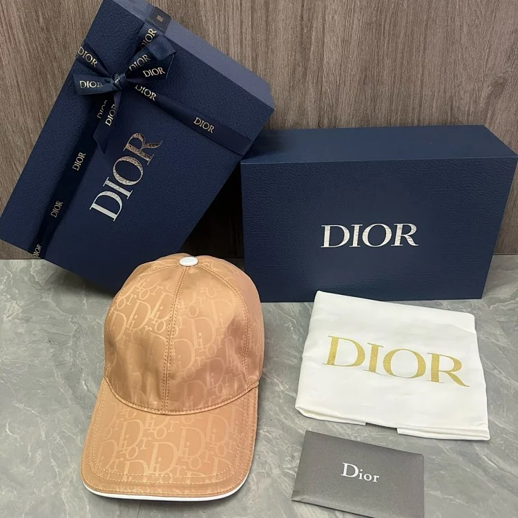D baseball cap with box