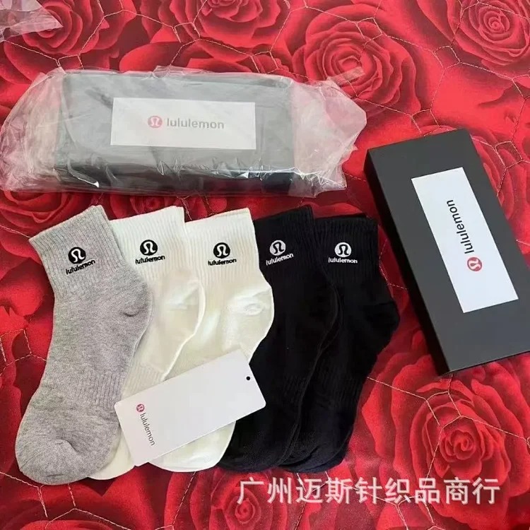 New lul exposed socks in a box of 5 pairs of mid-calf socks, fashionable men's and women's trendy embroidered fashion sports socks gift box socks