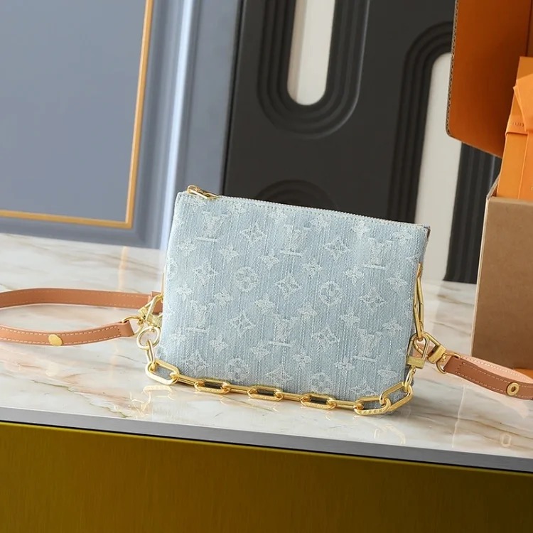 I V shoulder bag image 5