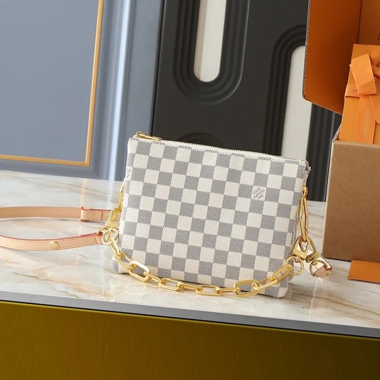 I V shoulder bag image 6
