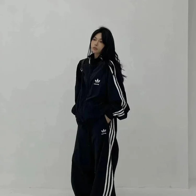 Stylish and comfortable hooded jacket (