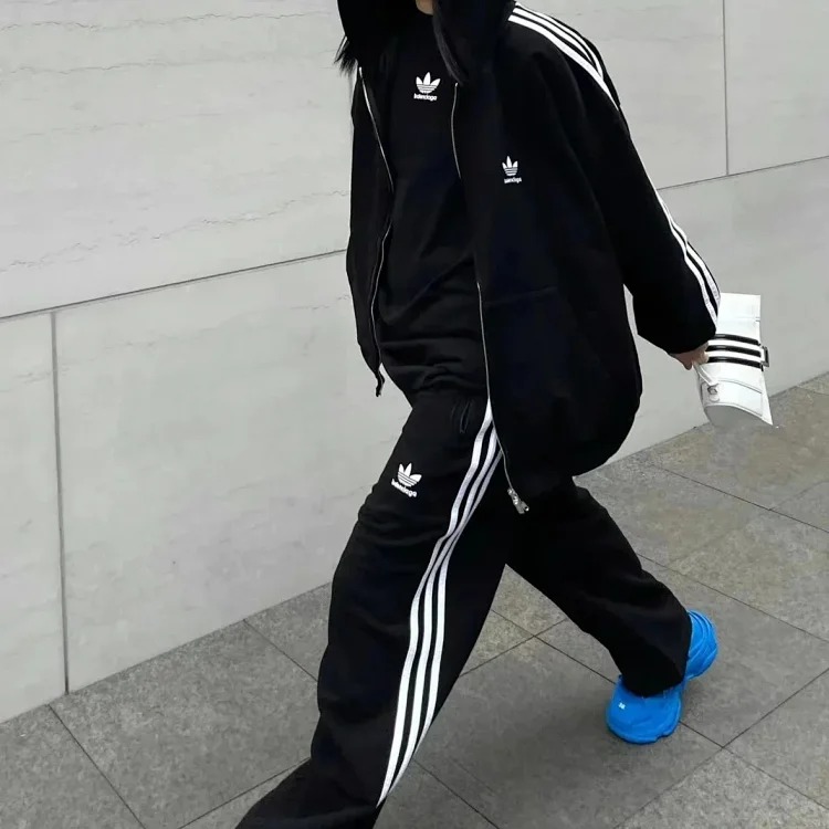 Stylish and comfortable hooded jacket (