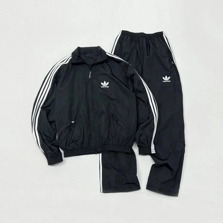 Stylish and comfortable hooded jacket (