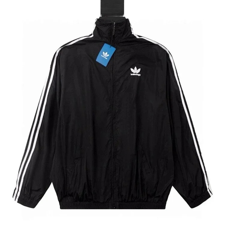 Stylish and comfortable hooded jacket (