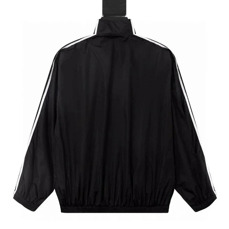 Stylish and comfortable hooded jacket (