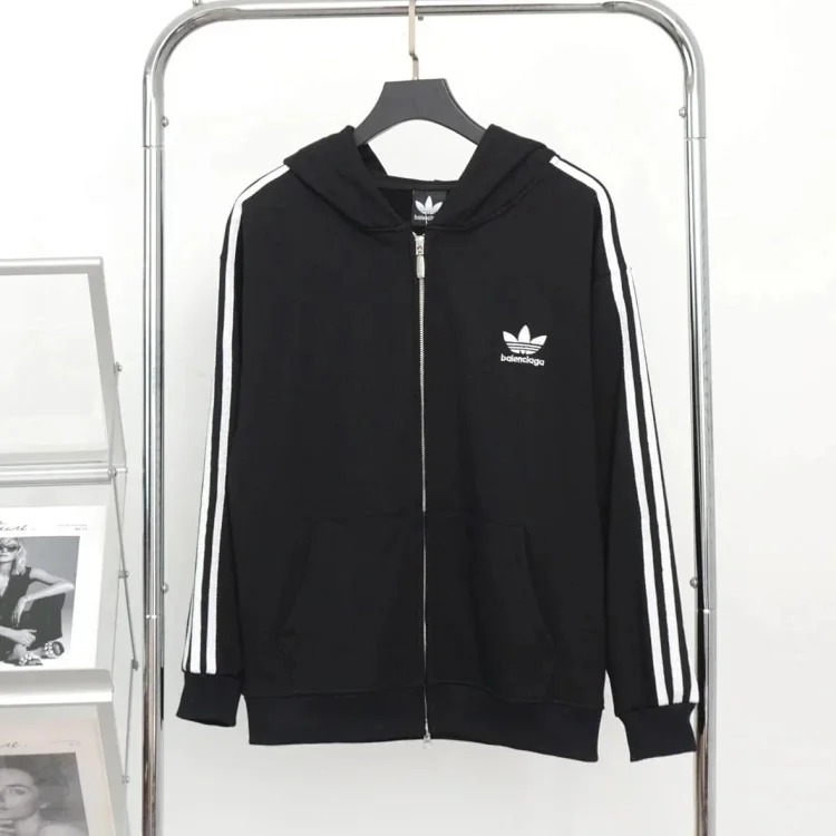 Stylish and comfortable hooded jacket (