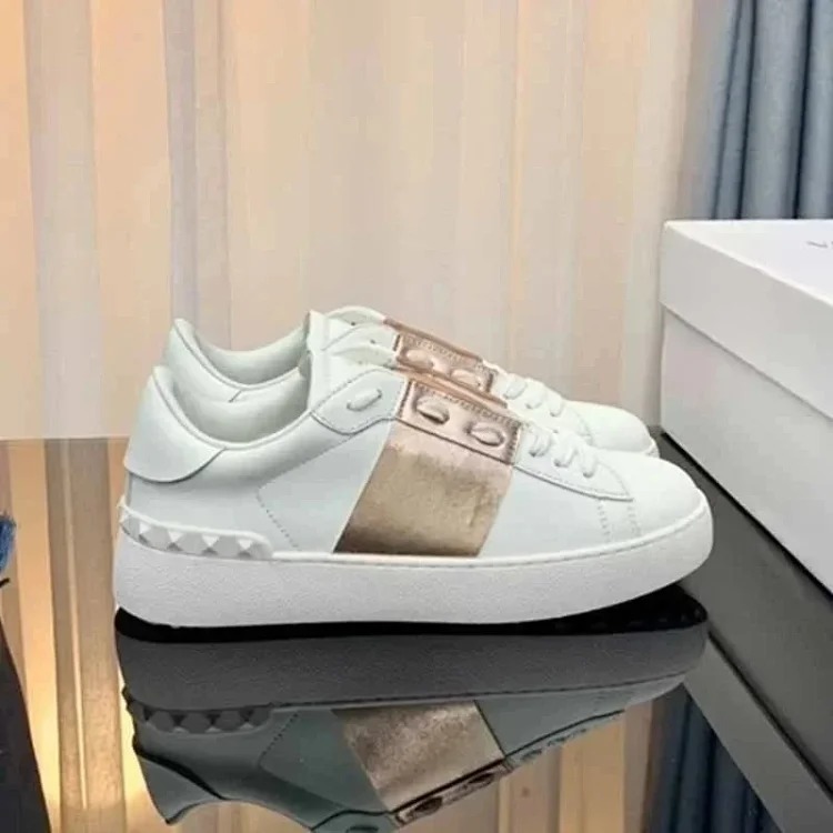 Fashiontrendcouplessingleshoesmenandwomenthesame image 4